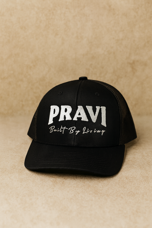 The PRAVI Snapback / in Black