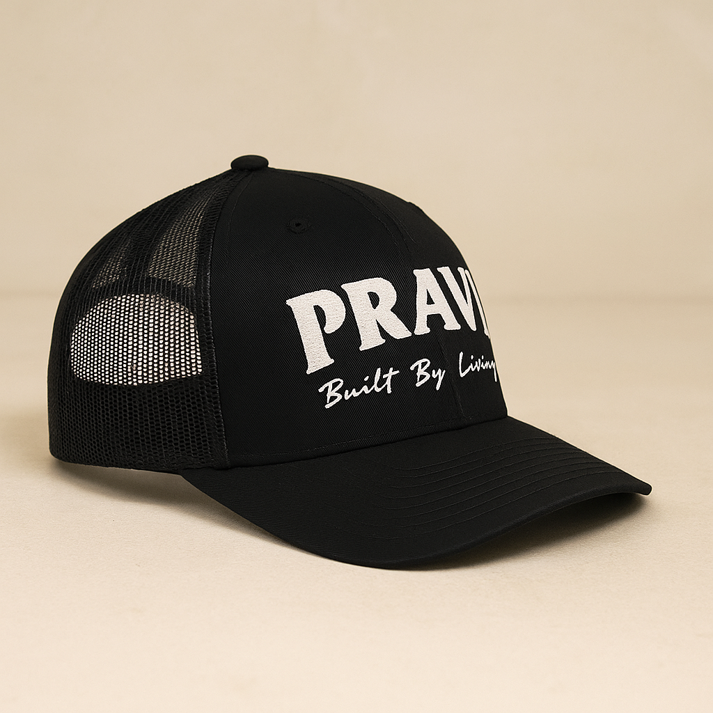 The PRAVI Snapback / in Black